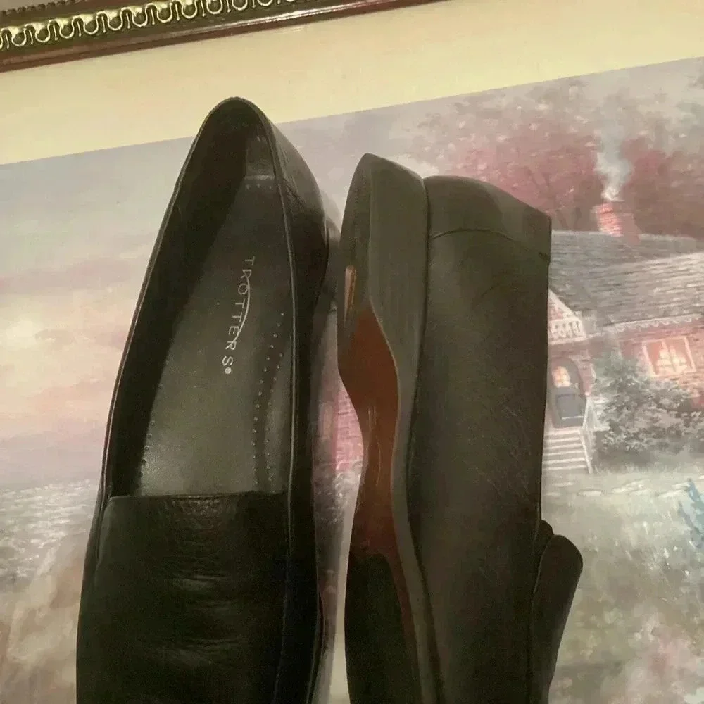 Trotters Shoes - Picture 2 of 5